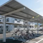 塗装工事が完了し、清潔で明るい印象に生まれ変わった掛川市のアパート駐輪場。資産価値の向上をイメージさせる